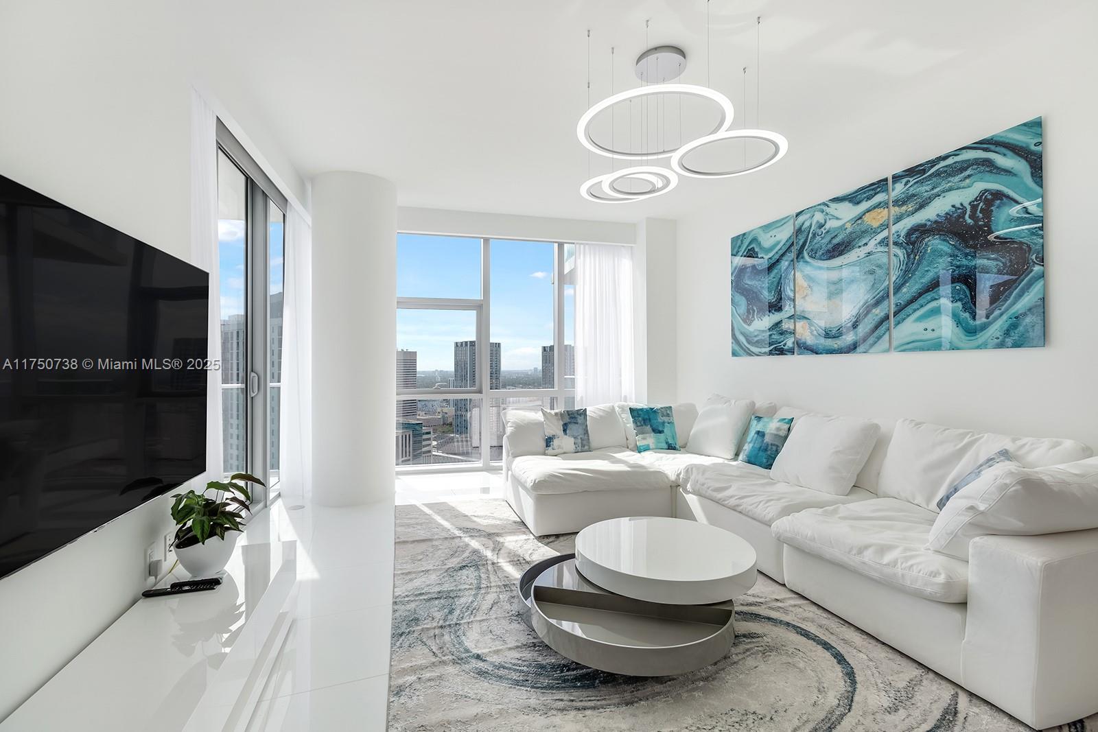 PARAMOUNT WORLDCENTER - Residential