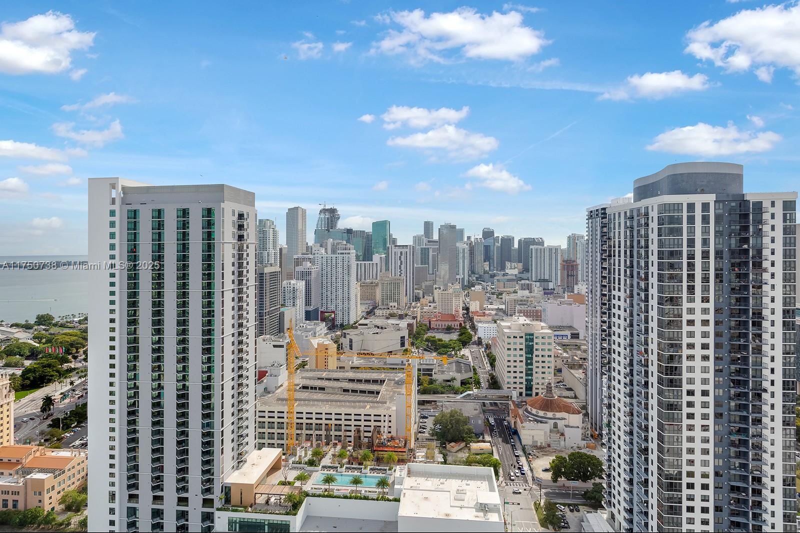 PARAMOUNT WORLDCENTER - Residential