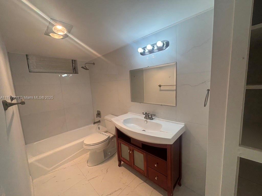 POINT EAST ONE CONDO-BLDG - Residential Lease