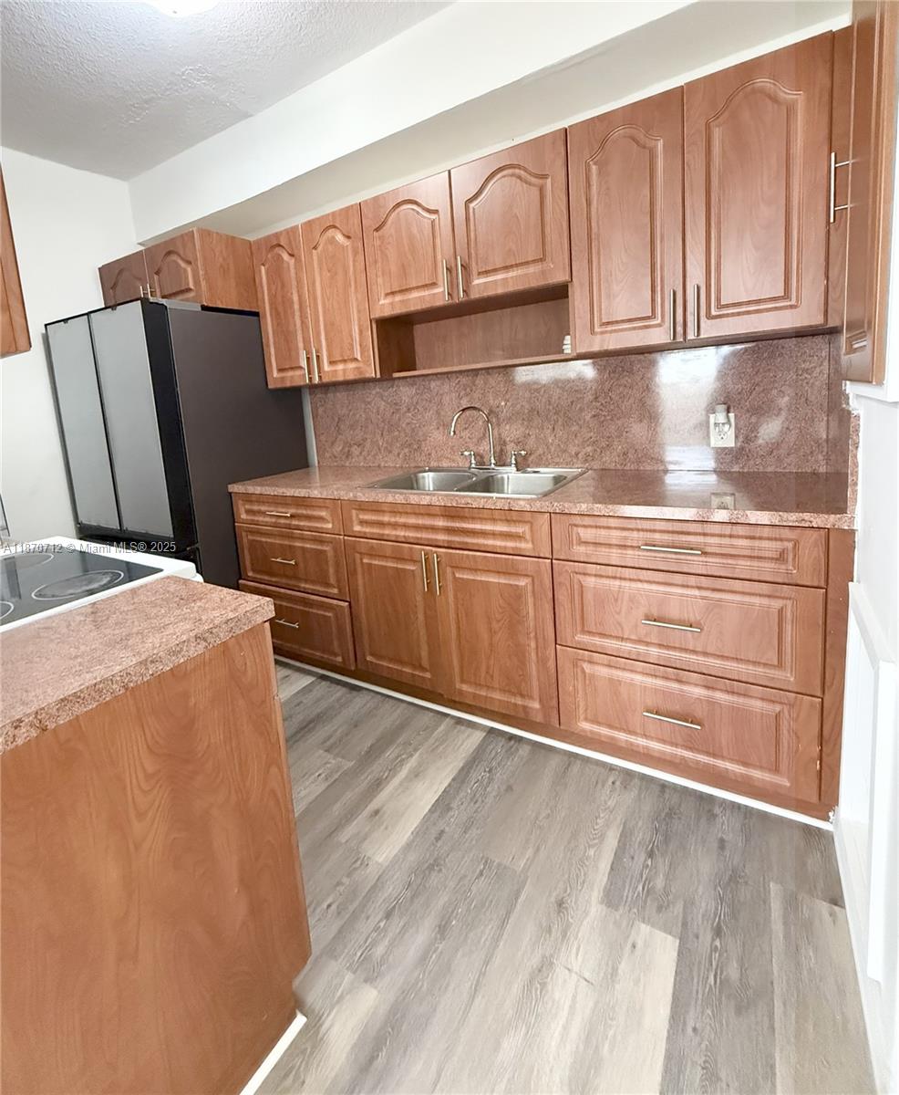 BEVERLY HEIGHTS - Residential Income