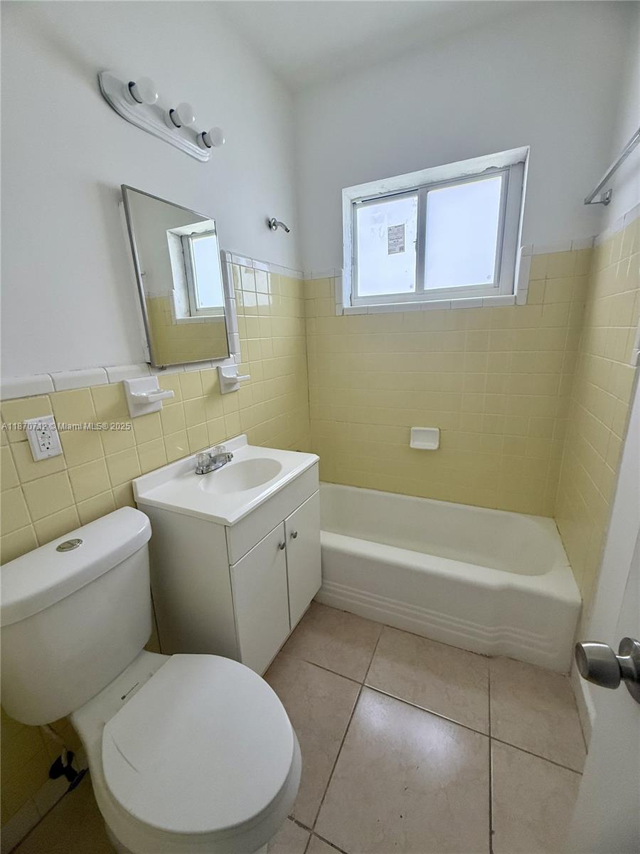 BEVERLY HEIGHTS - Residential Income