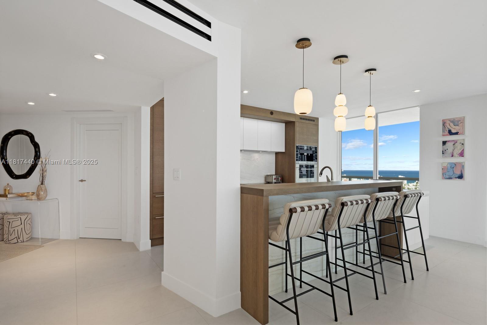 ICON CONDO - Residential