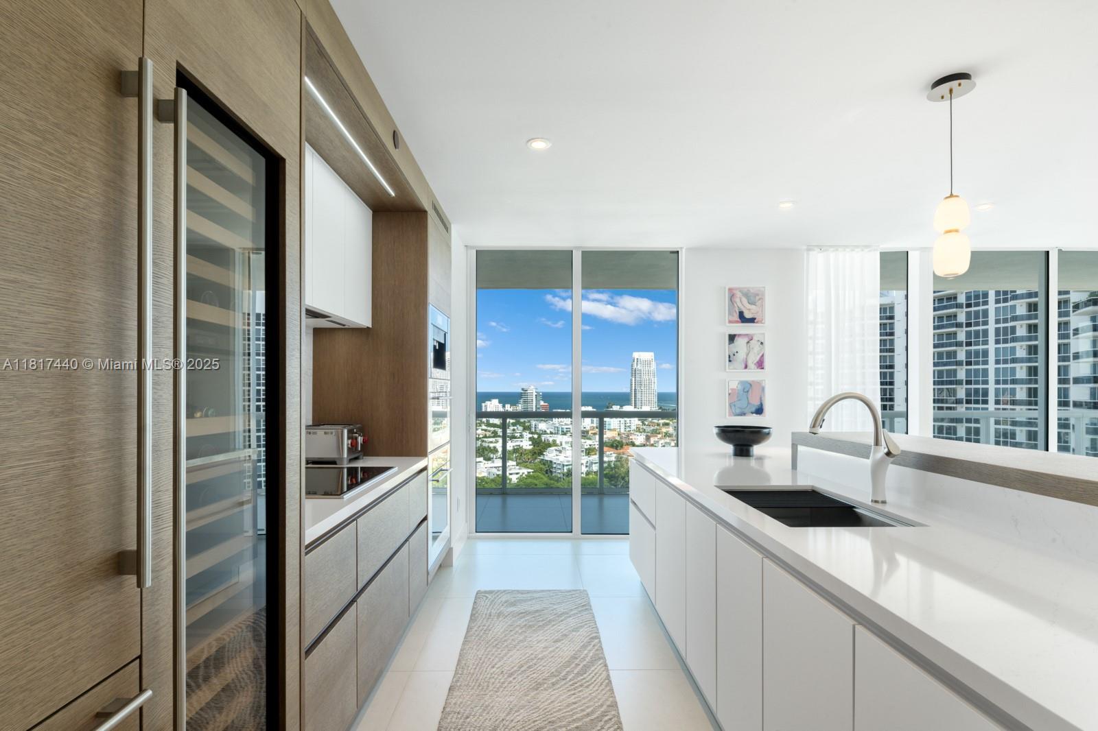 ICON CONDO - Residential