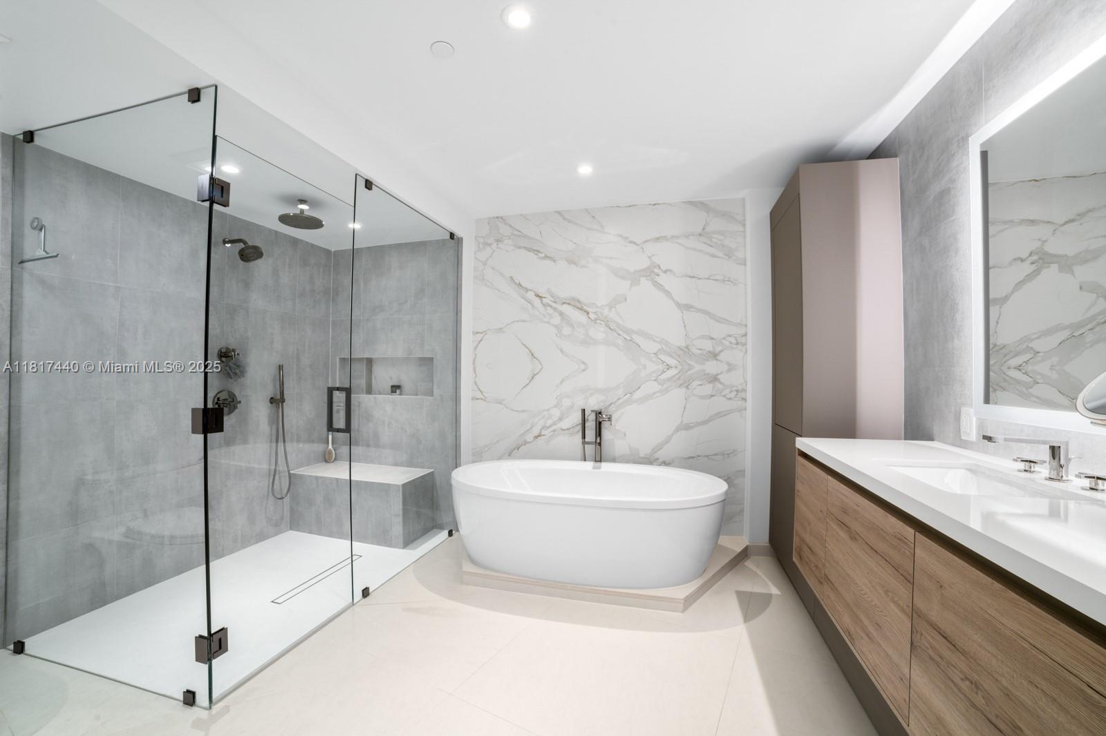 ICON CONDO - Residential