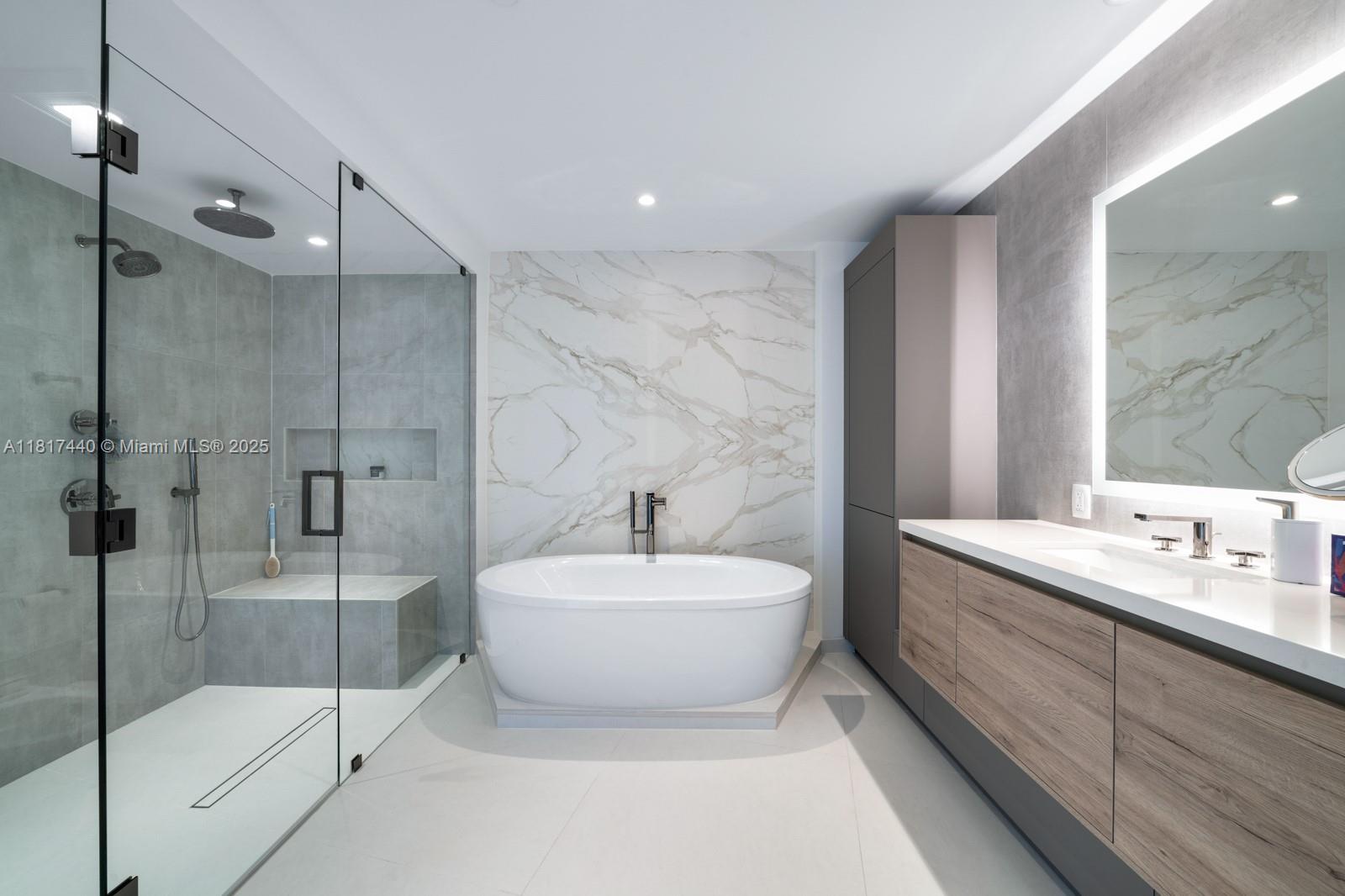 ICON CONDO - Residential