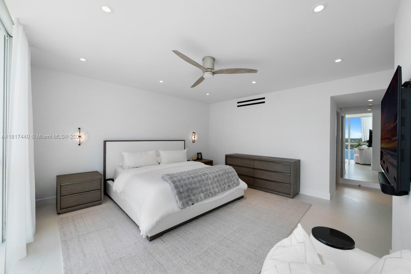 ICON CONDO - Residential