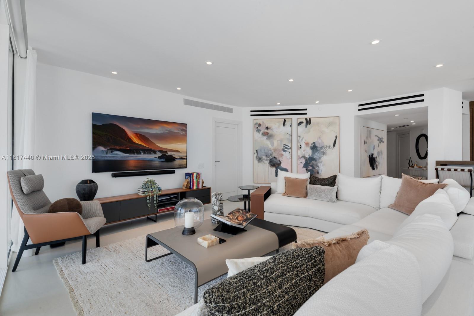 ICON CONDO - Residential