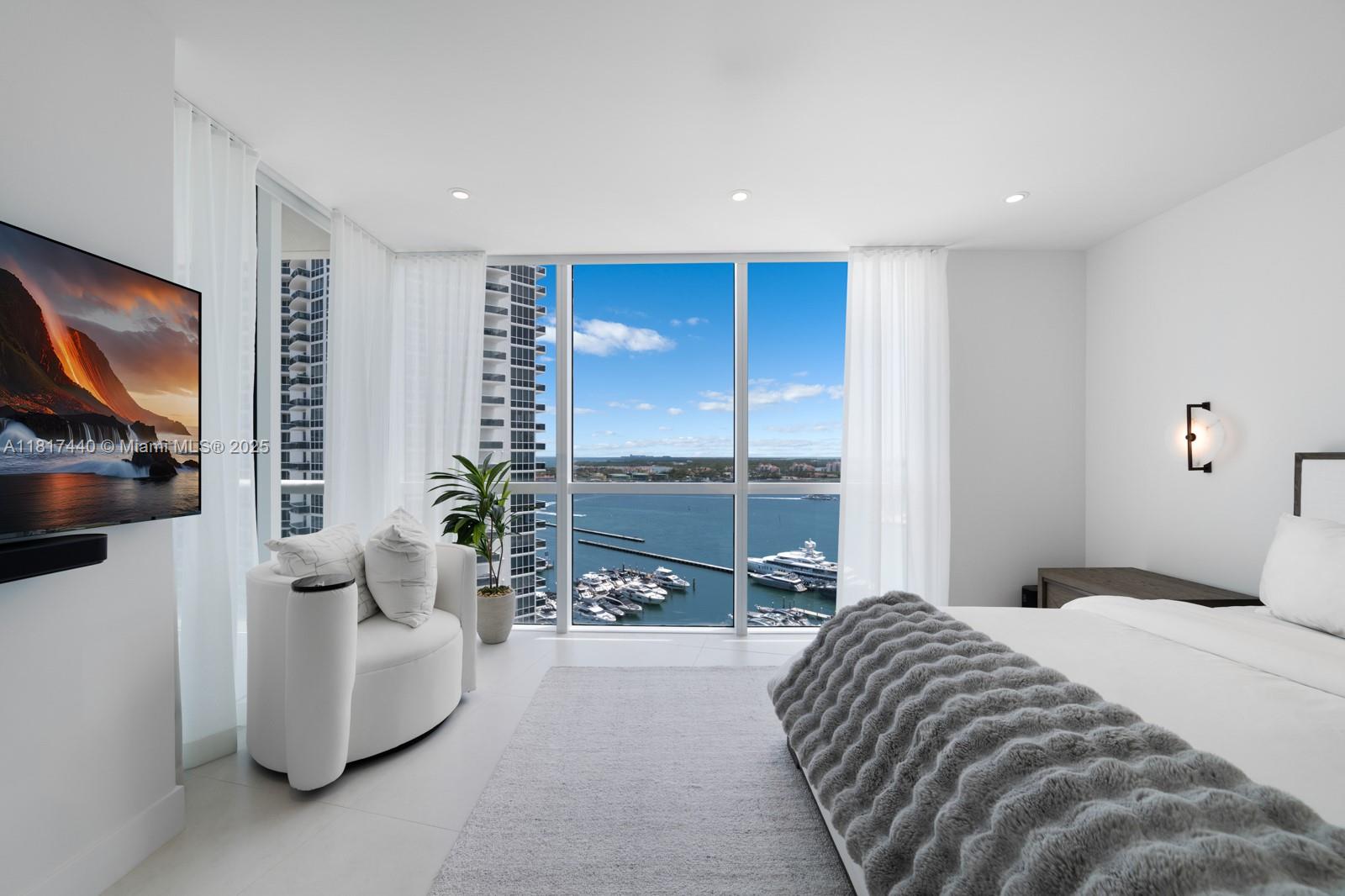 ICON CONDO - Residential