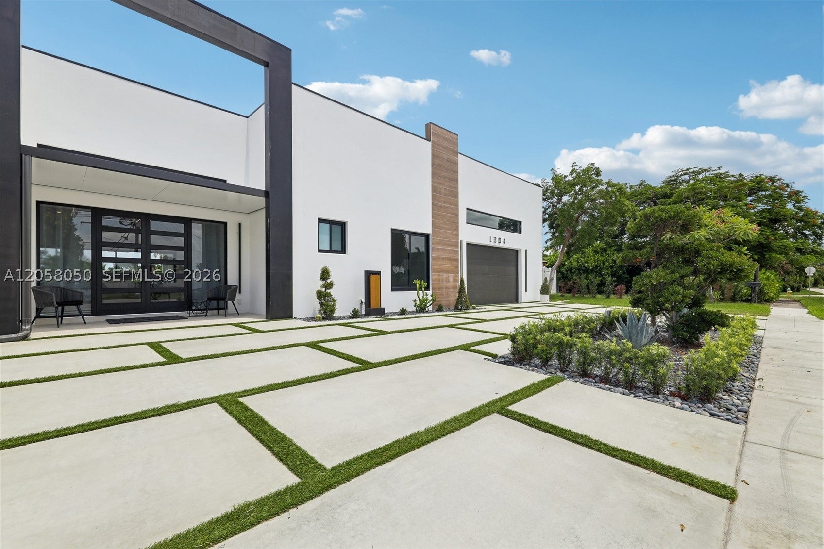 1304 SE 10th Ter