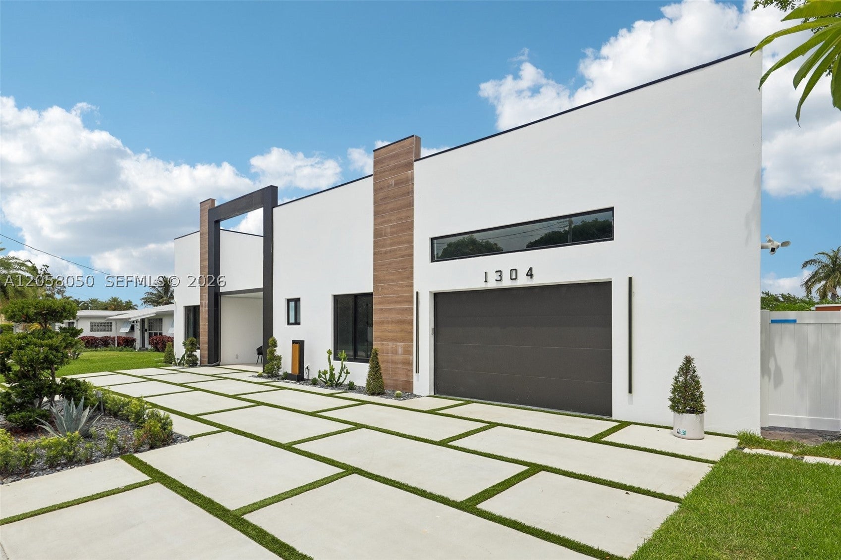 1304 SE 10th Ter