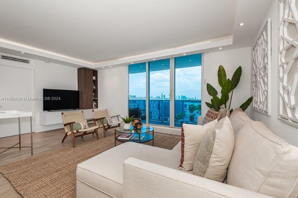 2301 Collins Ave 837
