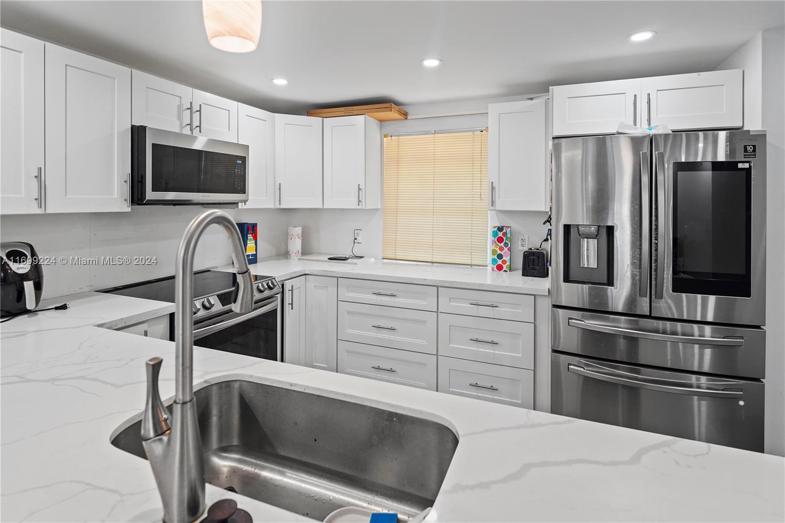 MEADOWBROOK LAKES VIEW CO - Residential