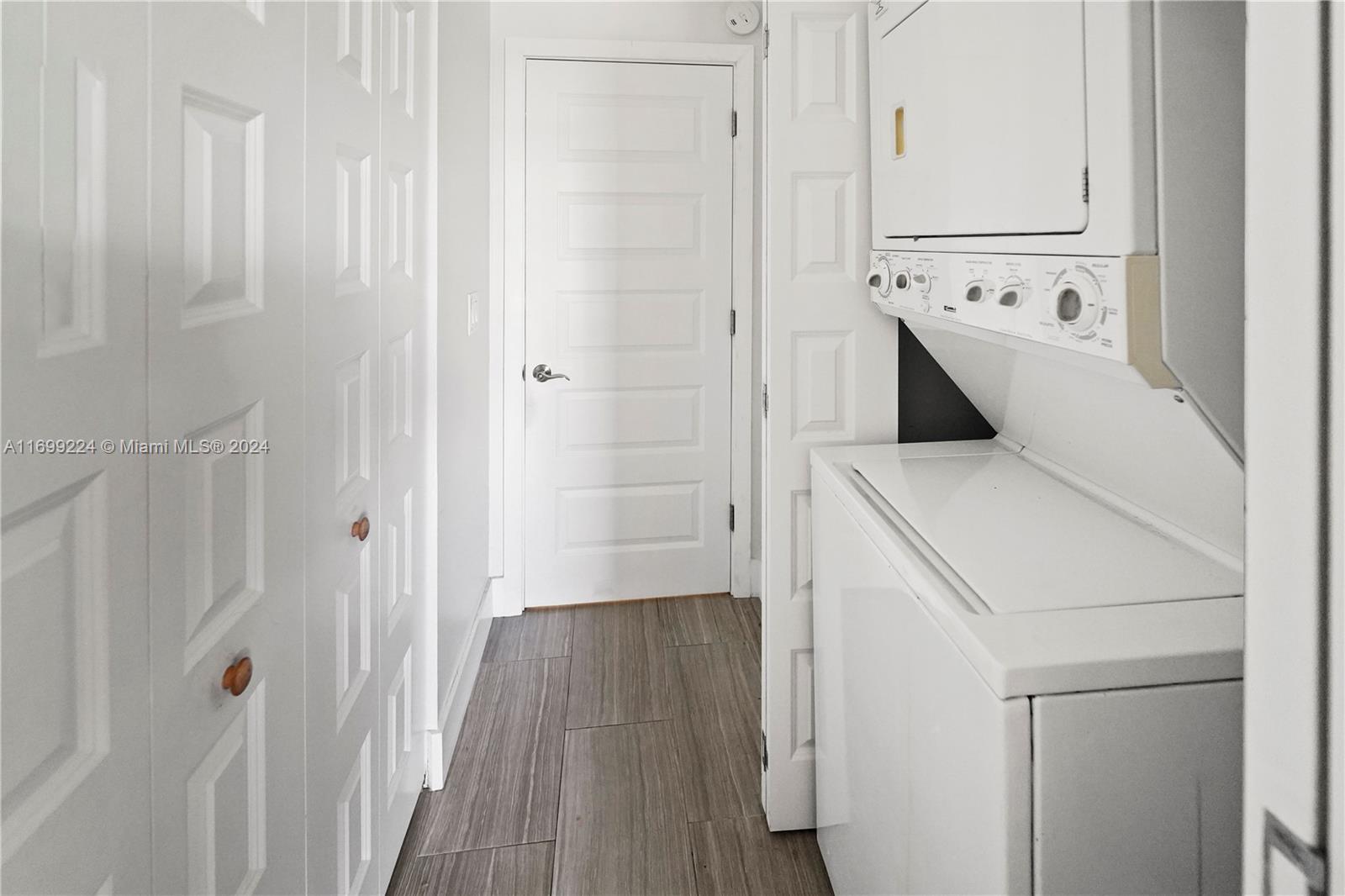 MEADOWBROOK LAKES VIEW CO - Residential