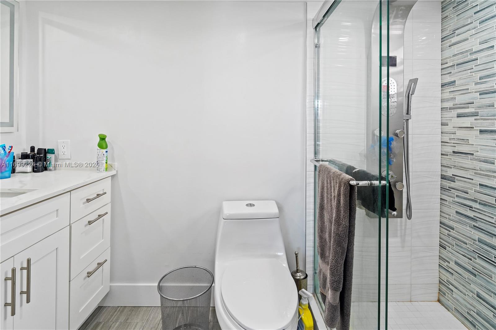 MEADOWBROOK LAKES VIEW CO - Residential