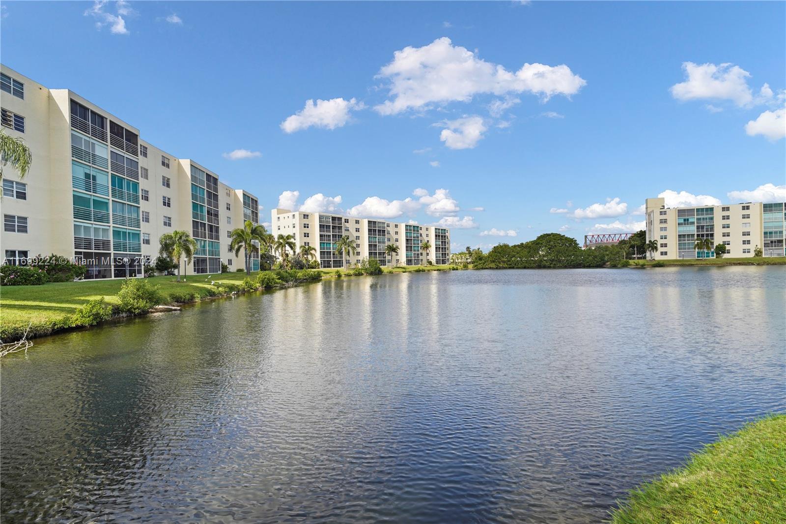 MEADOWBROOK LAKES VIEW CO - Residential