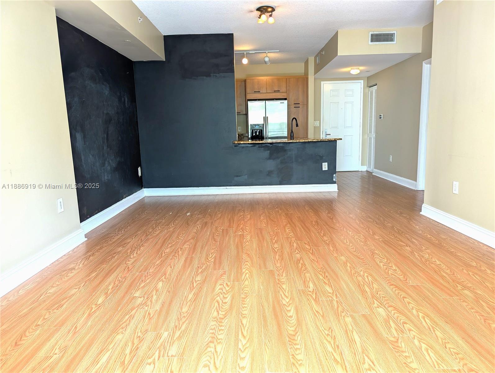 VERANDA CONDO - Residential