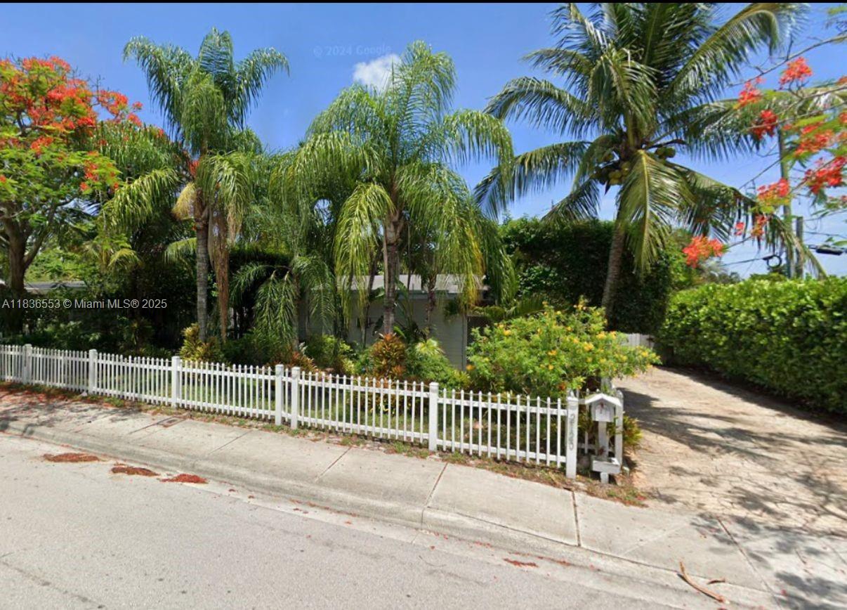 Beautiful starter home in fort lauderdale! Perfect for an investor or a great rental opportunity, even a starter home with equity! please see broker remarks.