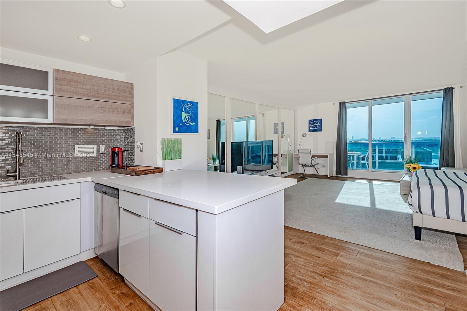 RONEY PALACE CONDO - Residential Lease