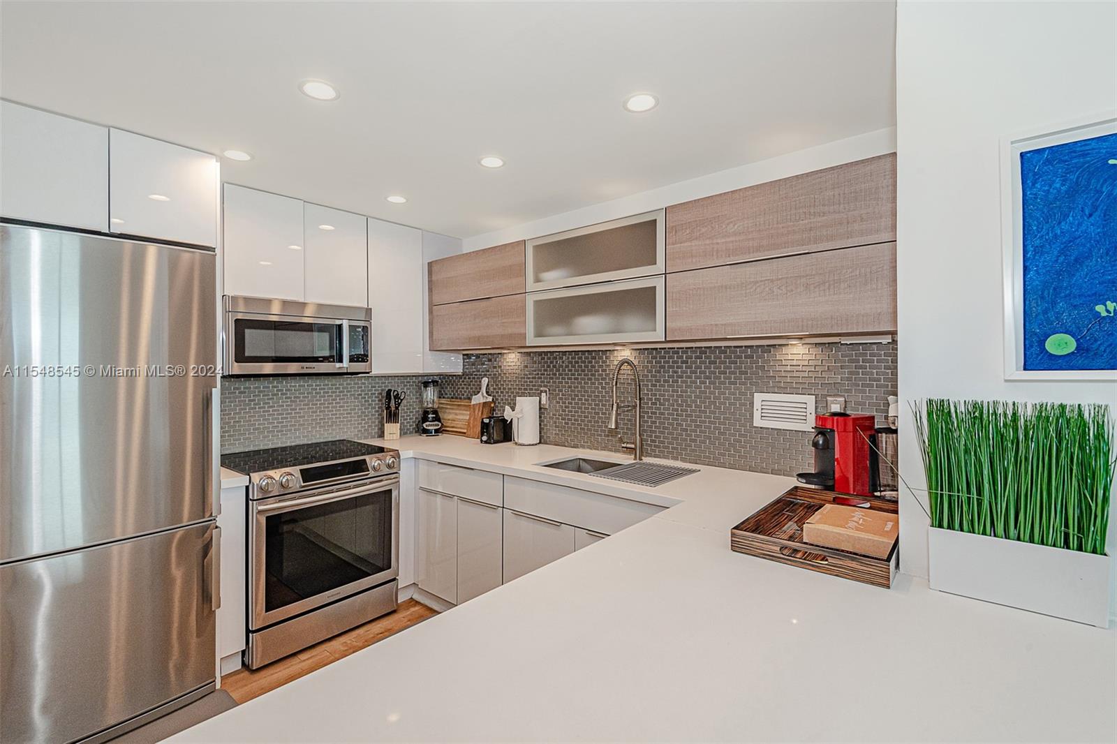 RONEY PALACE CONDO - Residential Lease