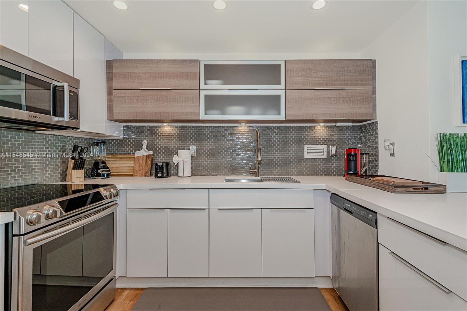 RONEY PALACE CONDO - Residential Lease