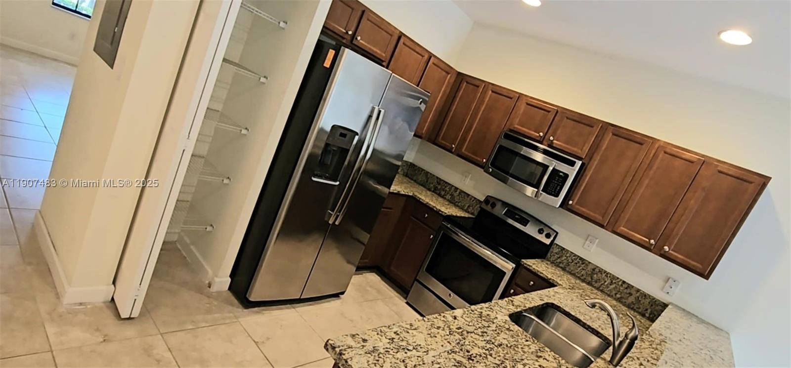 GARDEN ESTATES AT THE HAM - Residential