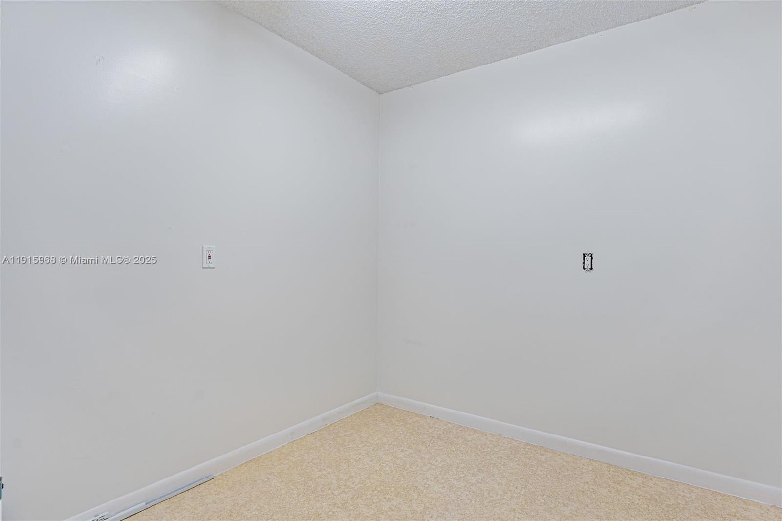 CONDO 19 OF WHITEHALL CON - Residential