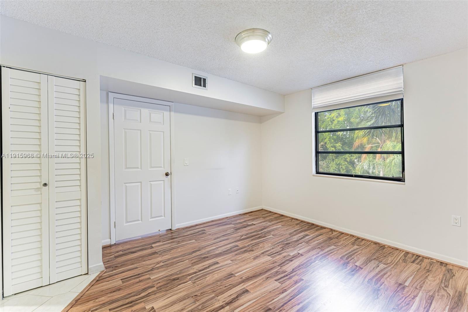 CONDO 19 OF WHITEHALL CON - Residential