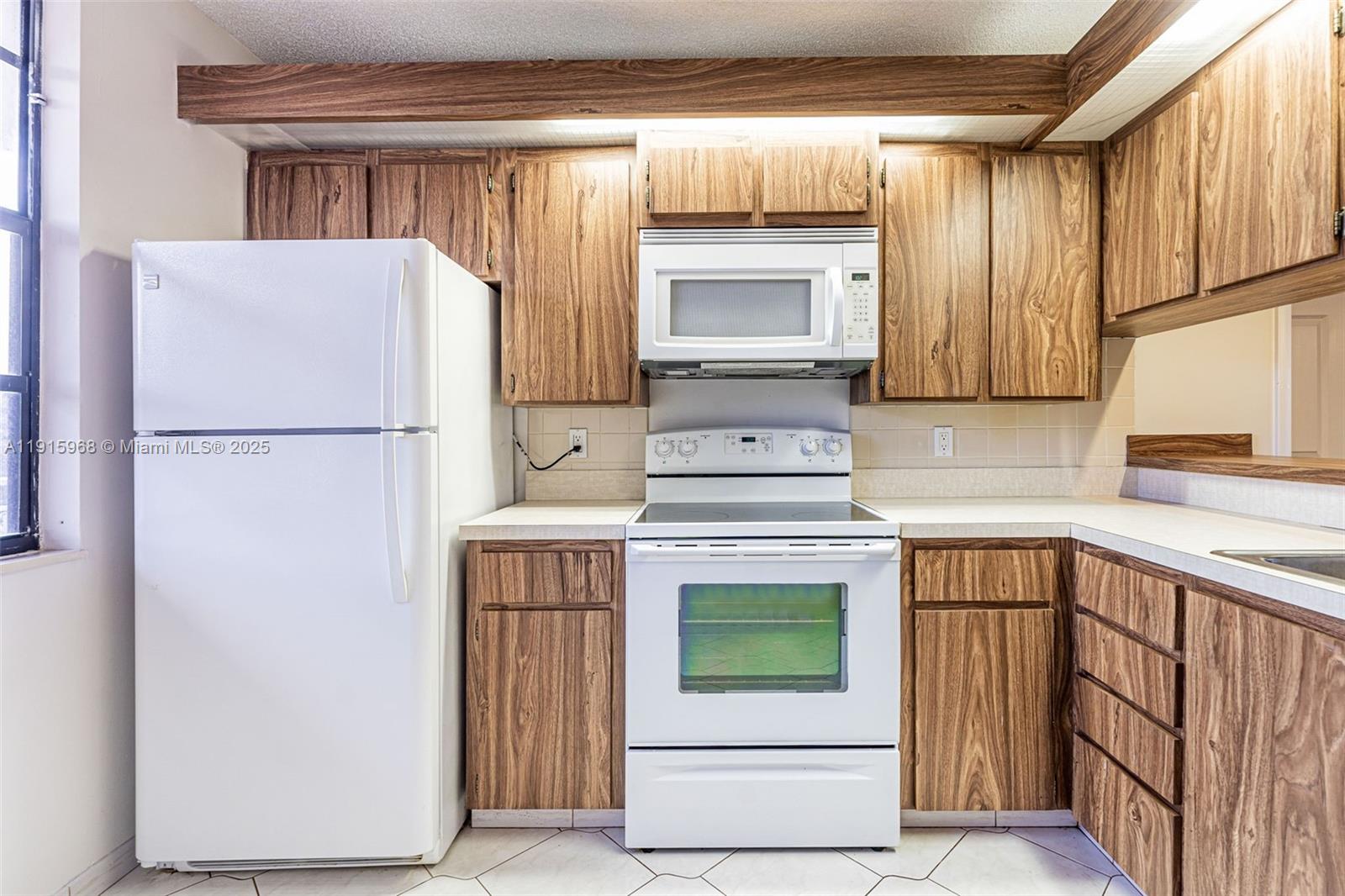 CONDO 19 OF WHITEHALL CON - Residential