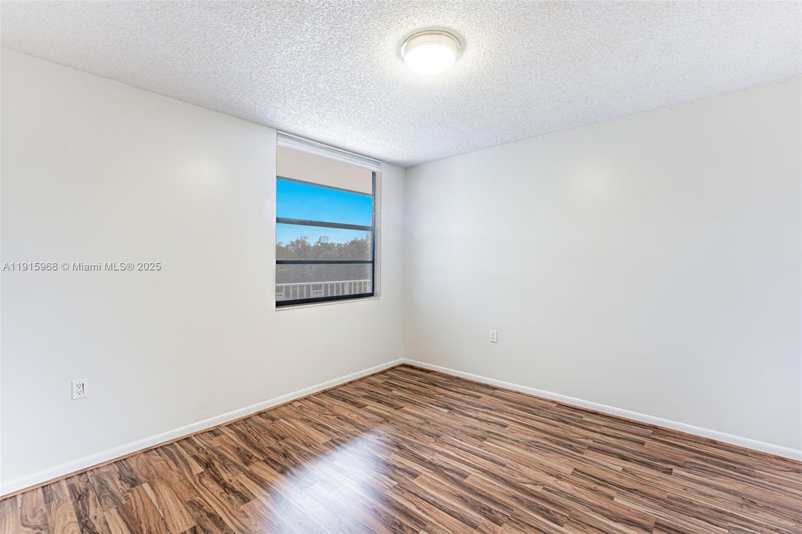 CONDO 19 OF WHITEHALL CON - Residential