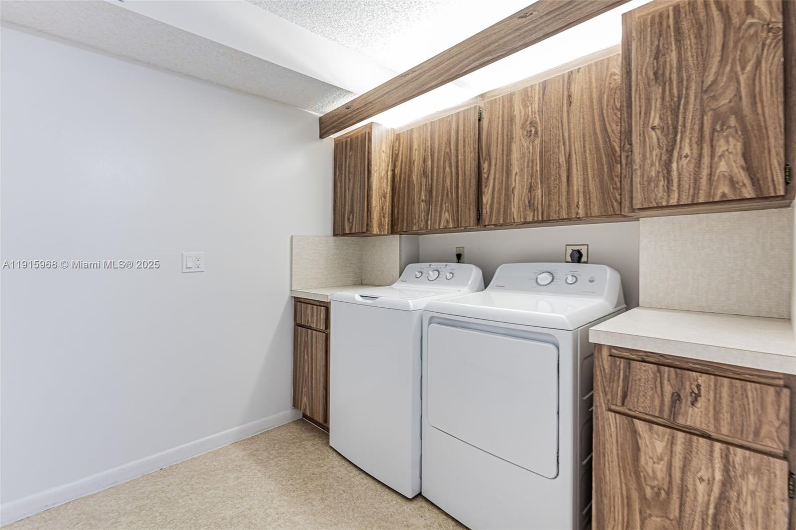 CONDO 19 OF WHITEHALL CON - Residential