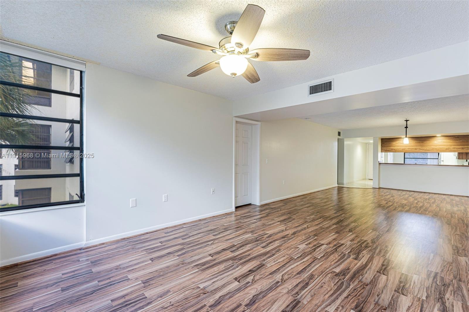 CONDO 19 OF WHITEHALL CON - Residential