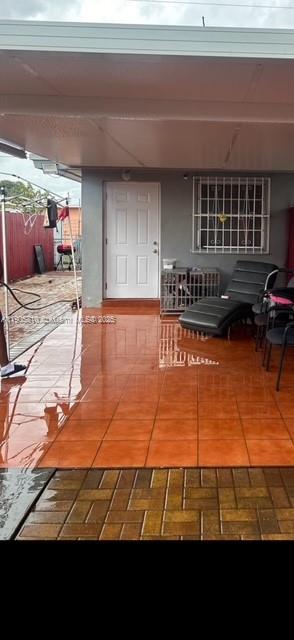 1/1 APARTMENT WITH PATIO AND TERRACE ,TWO PARKING SPACES .IN HIALEAH ,,UTILITIES INCLUDED