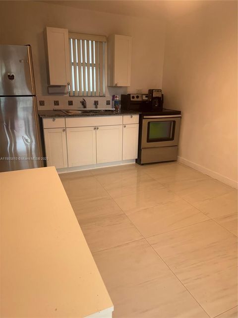 317 WEST 34 TH ST B Hialeah FL 33012