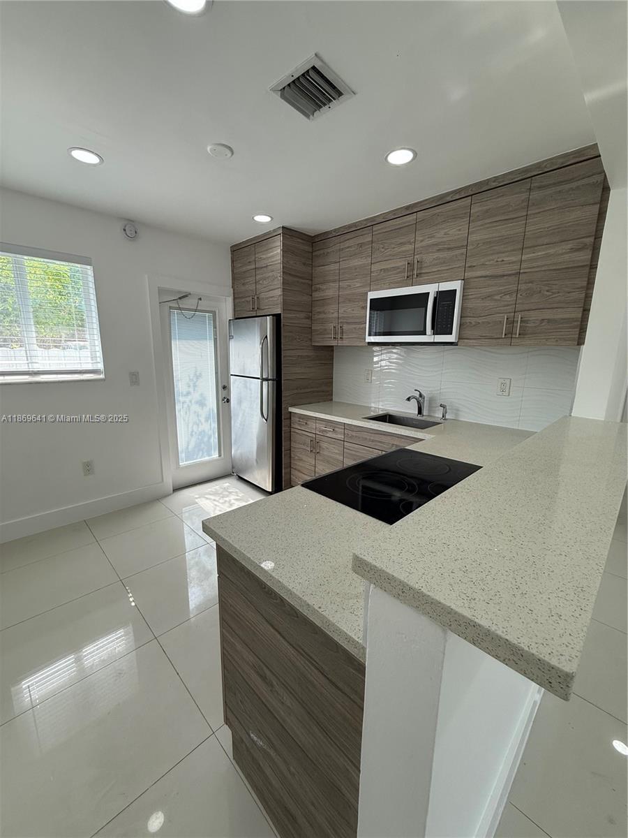 NORTHERN BLVD TRACK - Residential Income