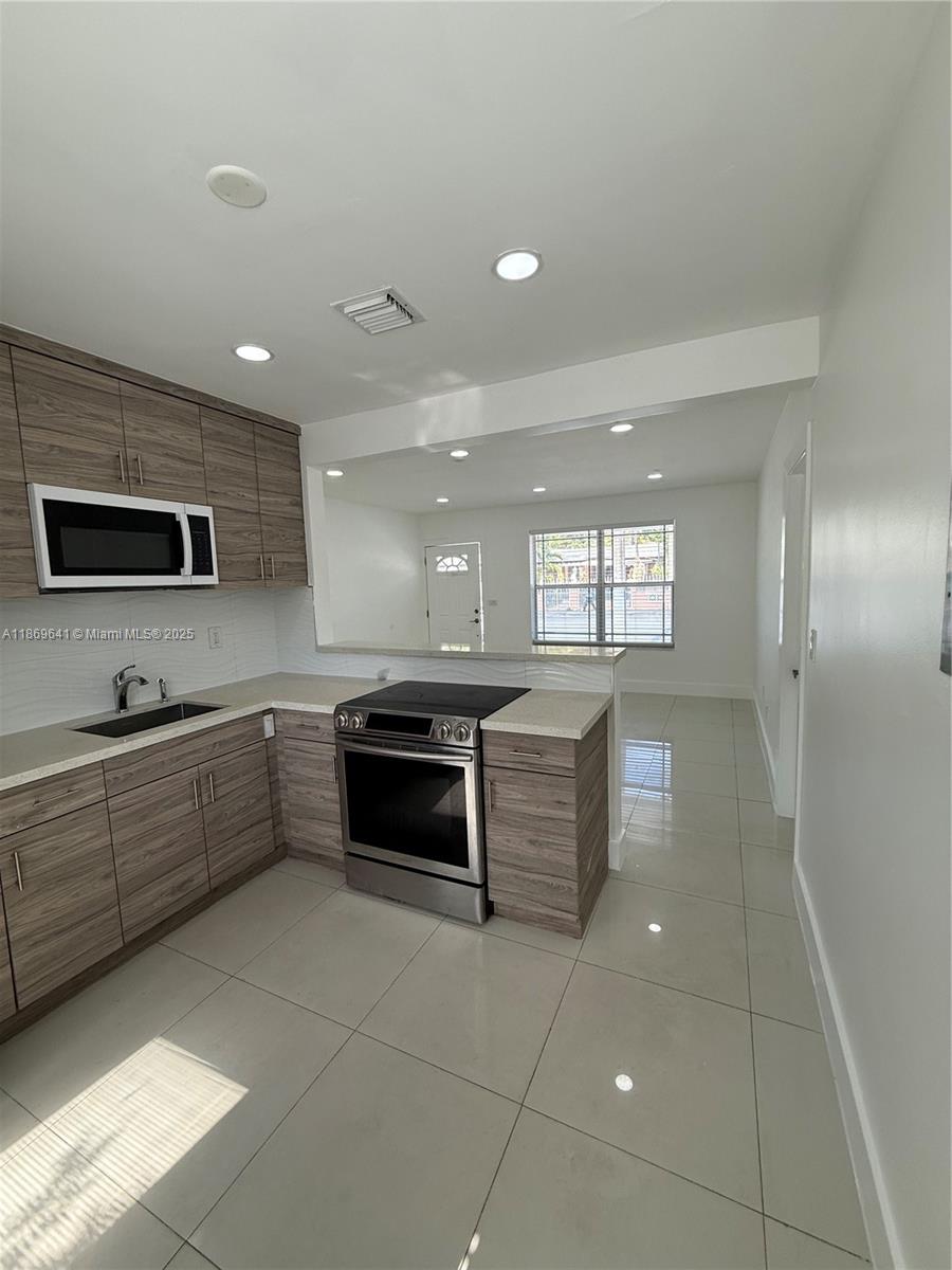 NORTHERN BLVD TRACK - Residential Income