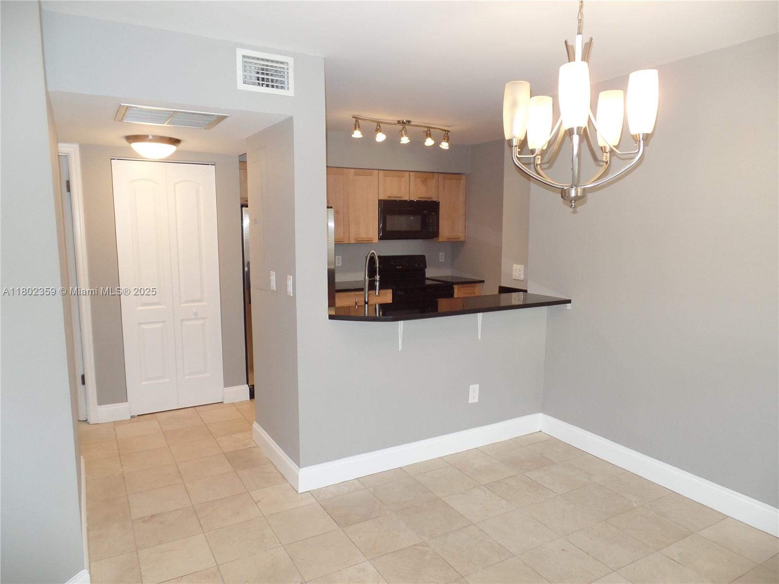 2881 N Oakland Forest Dr 112, Oakland Park, Miami-Dade County, Florida - 2 Bedrooms  
2 Bathrooms - 