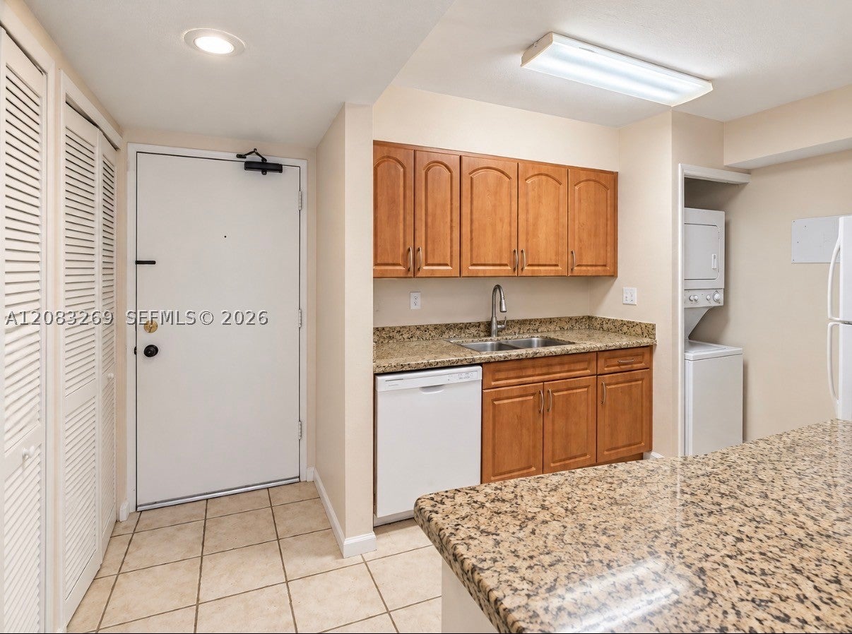 220 Lakeview Dr 101