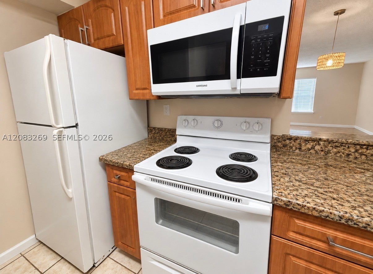 220 Lakeview Dr 101