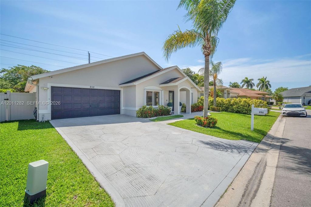 Photo of 252 Malibu Cir #252, Green Acres, FL 33413 (MLS # A12011282)