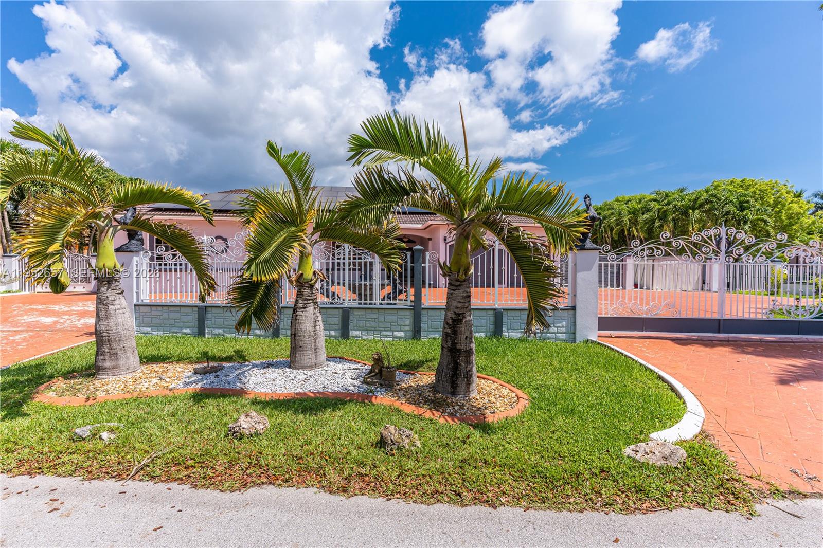 ESTATE MANSIONS - Residential