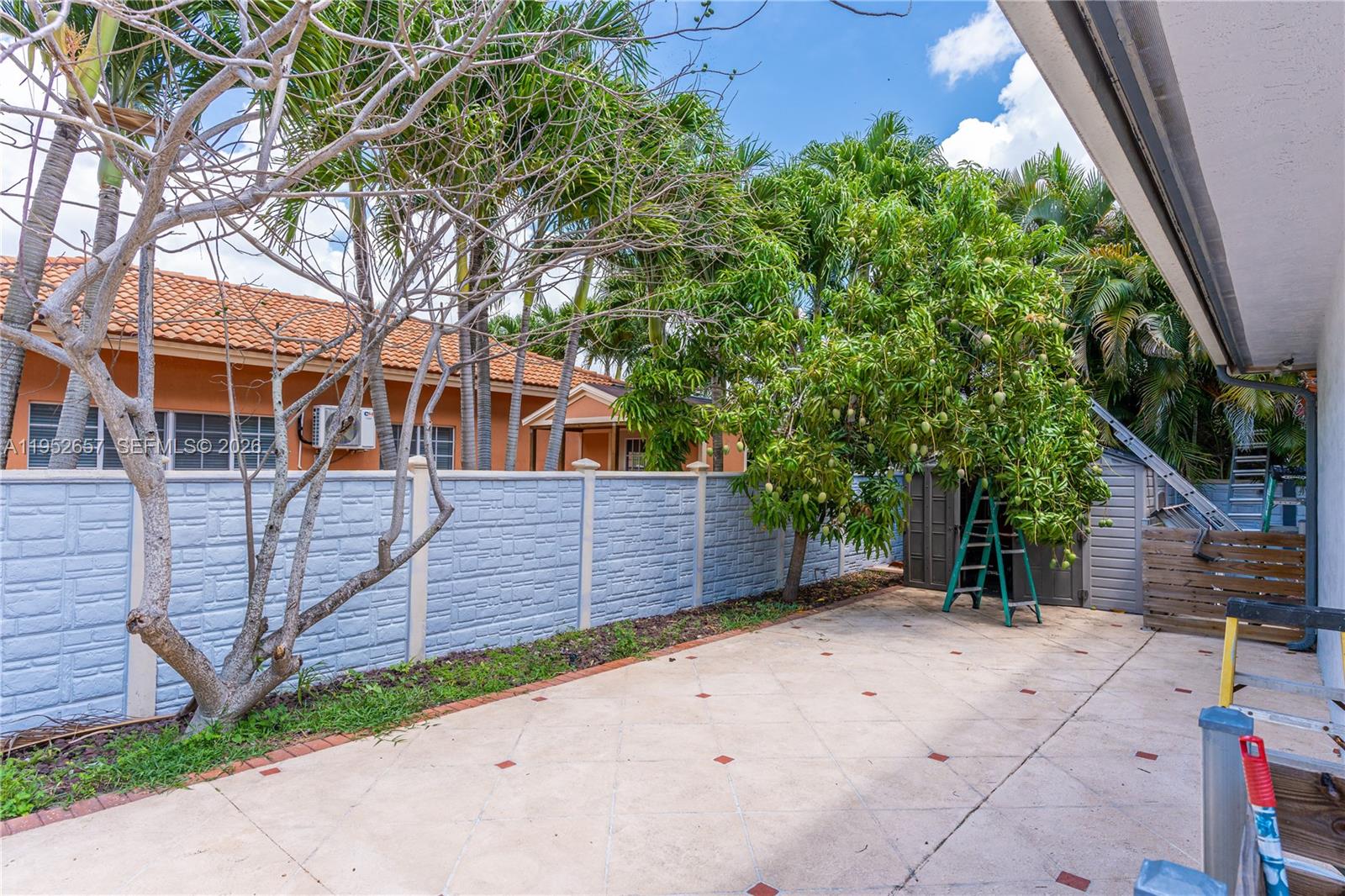 ESTATE MANSIONS - Residential