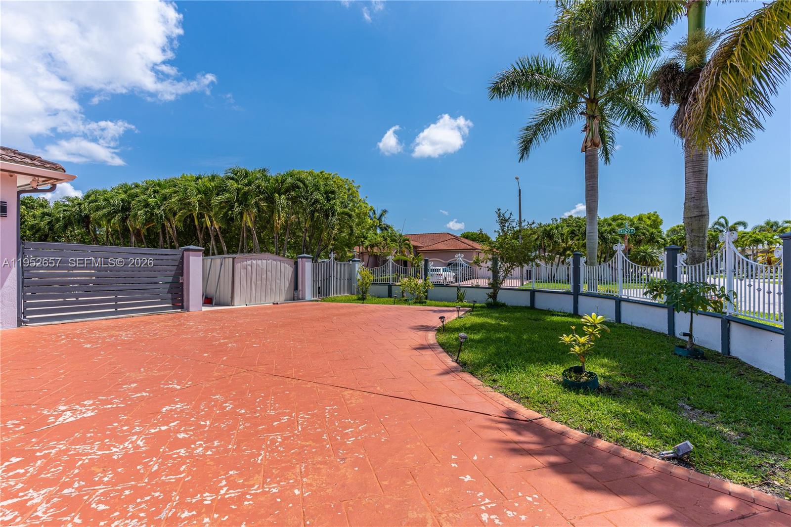 ESTATE MANSIONS - Residential