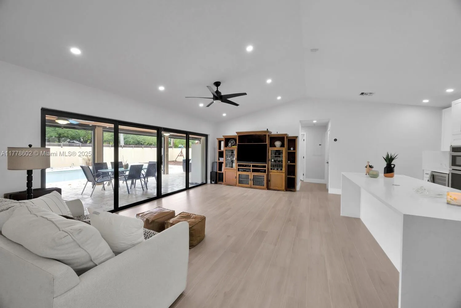 Miami, Florida 33187, United States, 3 Bedrooms Bedrooms, ,2 BathroomsBathrooms,Residential,Pending,106587