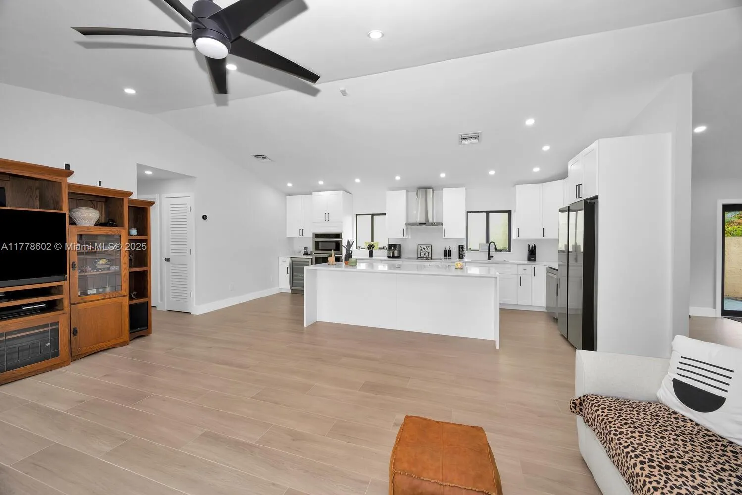 Miami, Florida 33187, United States, 3 Bedrooms Bedrooms, ,2 BathroomsBathrooms,Residential,Pending,106587