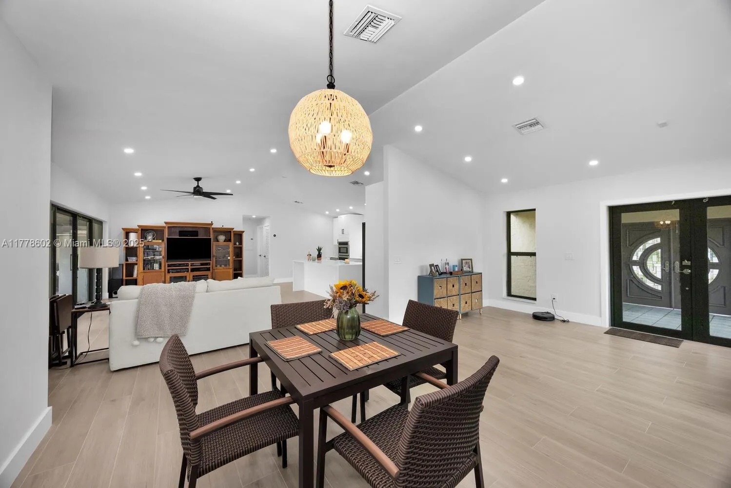 Miami, Florida 33187, United States, 3 Bedrooms Bedrooms, ,2 BathroomsBathrooms,Residential,Pending,106587