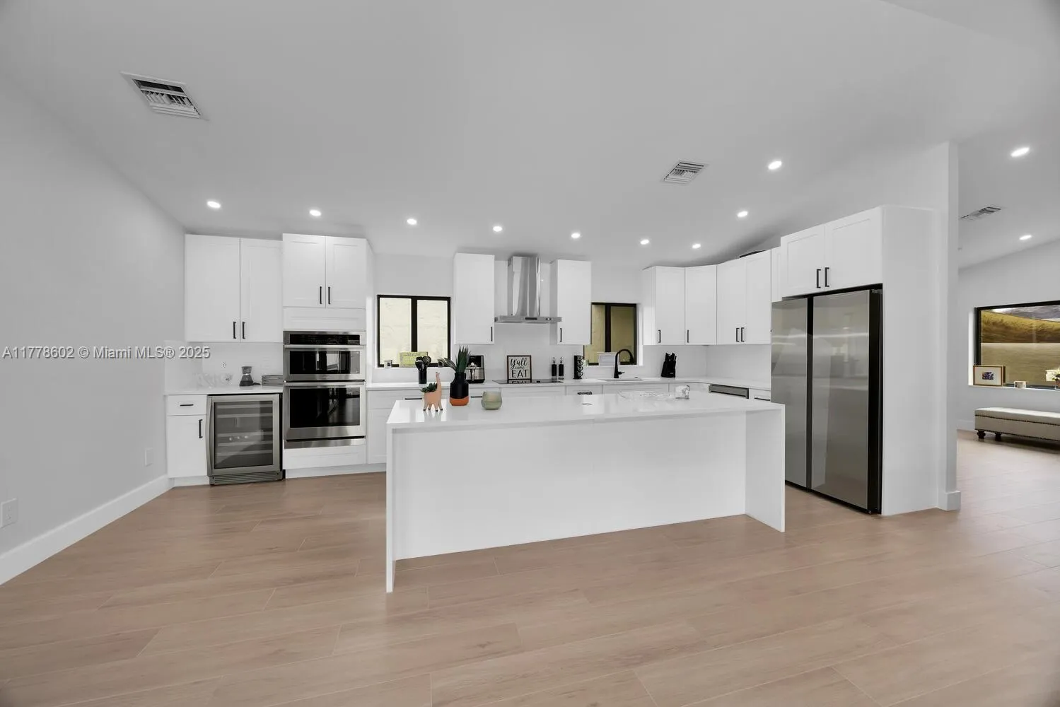 Miami, Florida 33187, United States, 3 Bedrooms Bedrooms, ,2 BathroomsBathrooms,Residential,Pending,106587