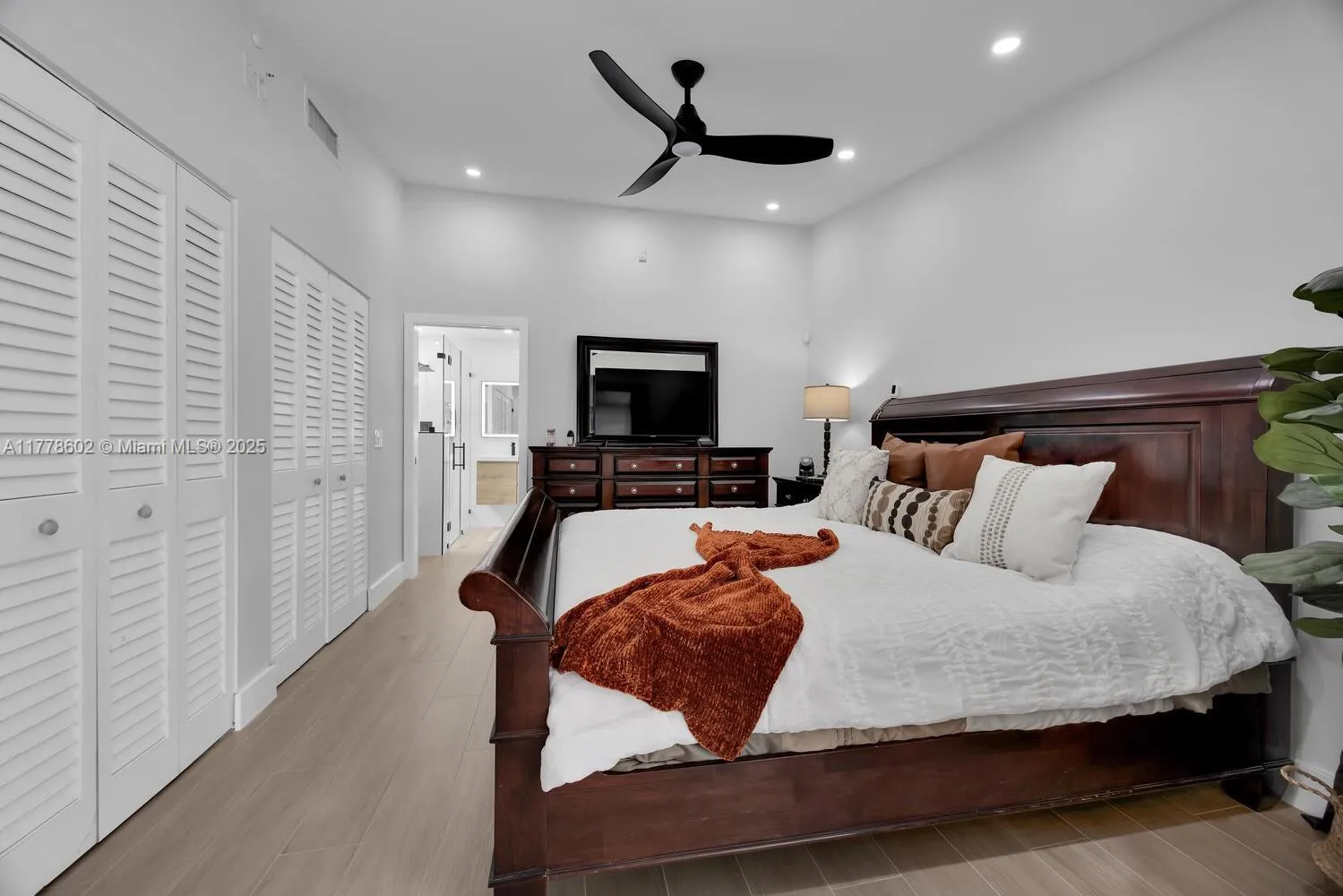 Miami, Florida 33187, United States, 3 Bedrooms Bedrooms, ,2 BathroomsBathrooms,Residential,Pending,106587