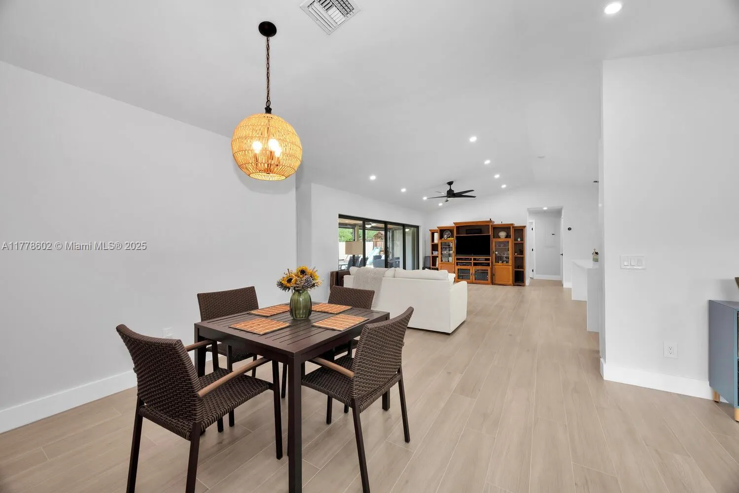 Miami, Florida 33187, United States, 3 Bedrooms Bedrooms, ,2 BathroomsBathrooms,Residential,Pending,106587