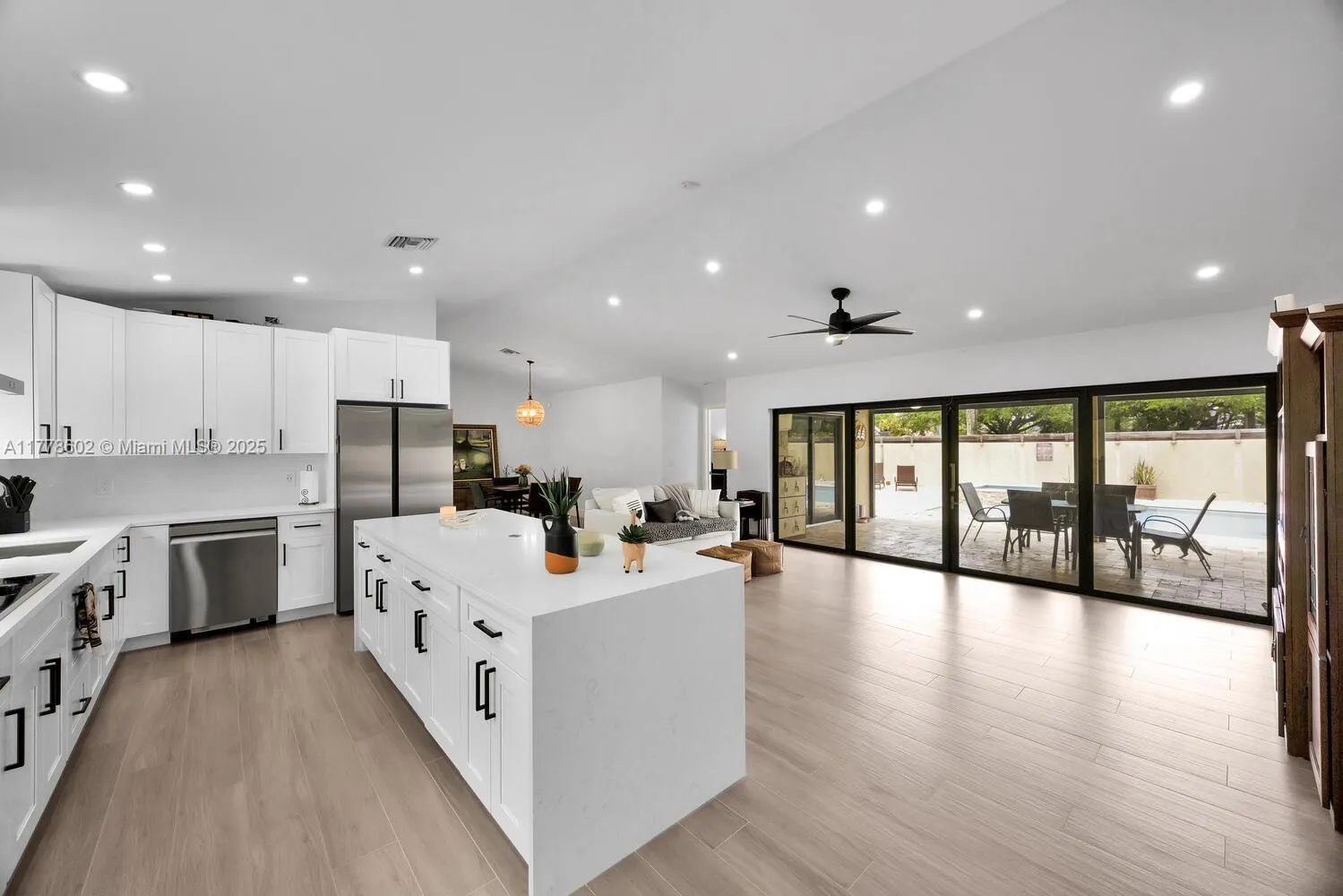 Miami, Florida 33187, United States, 3 Bedrooms Bedrooms, ,2 BathroomsBathrooms,Residential,Pending,106587