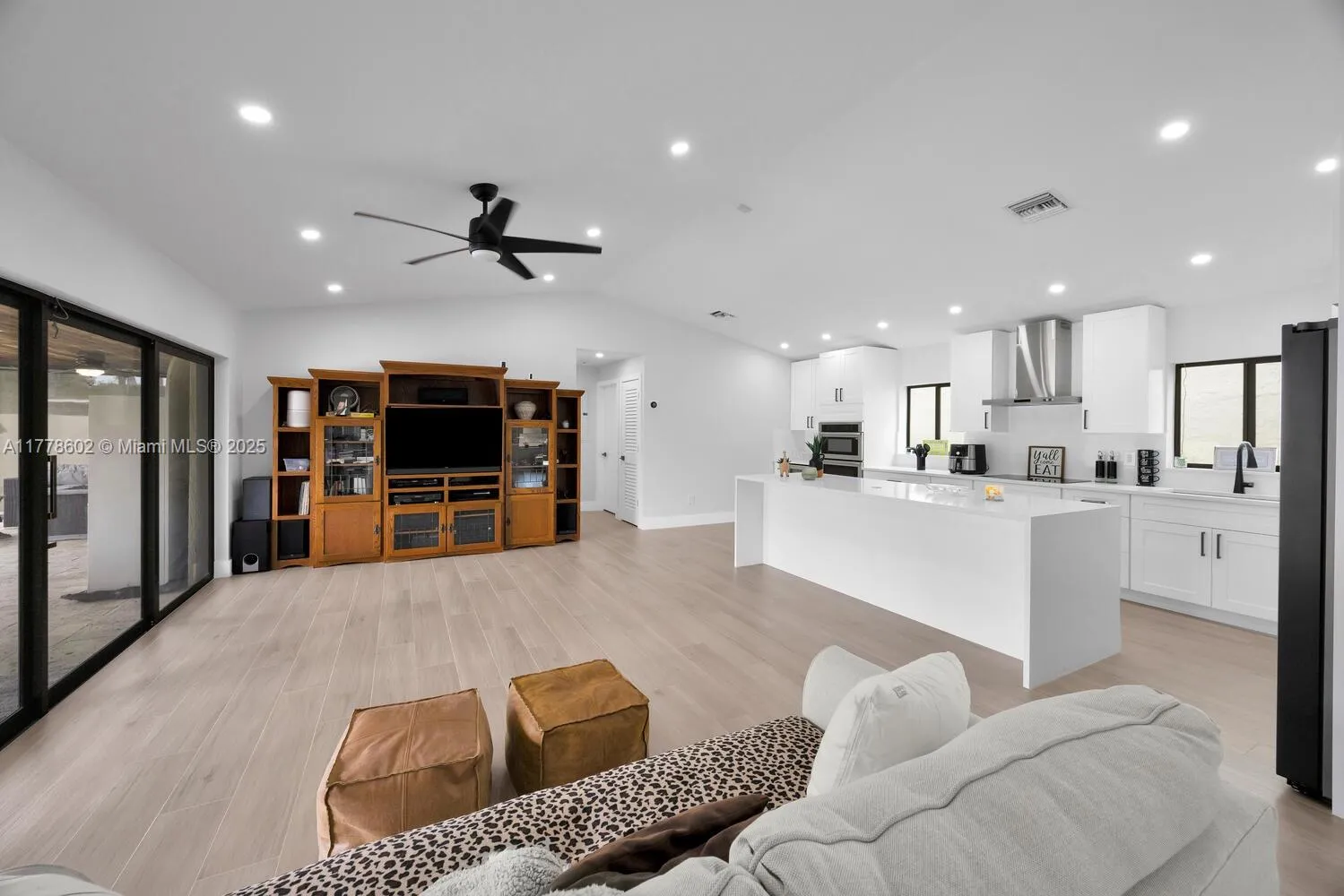 Miami, Florida 33187, United States, 3 Bedrooms Bedrooms, ,2 BathroomsBathrooms,Residential,Pending,106587